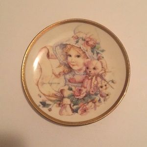 Jan Hagara:  “Hannah” Ring Plate